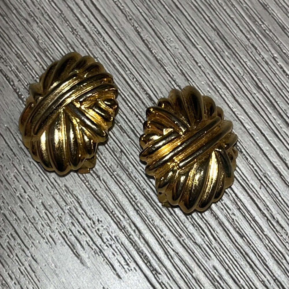 Large PAOLO GUCCI Gold Tone Earrings Criss Cross Clip Backs Vintage Jewelry - Picture 2 of 5